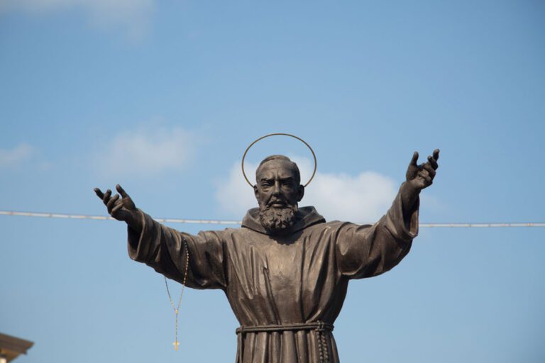 Read more about the article Teachings of Padre Pio: Wisdom for the Soul