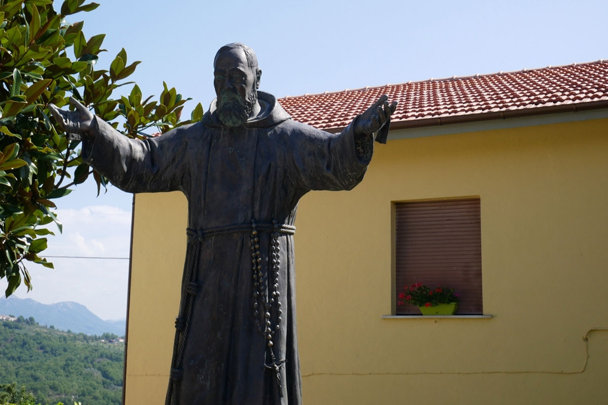 You are currently viewing The Life and Miracles of Padre Pio: A Spiritual Journey