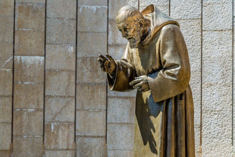 Read more about the article Padre Pio’s Spiritual Journey: From Humble Friar to Saint